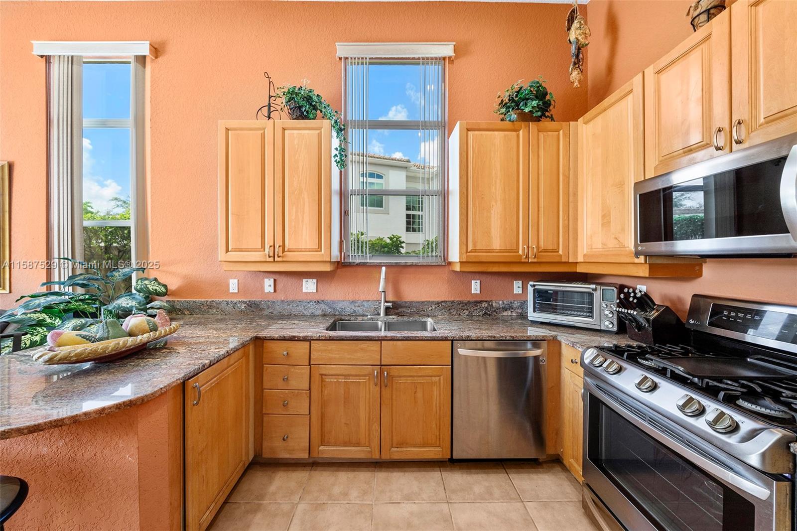 MAYFAIR AT WOODFIELD COUN - Residential