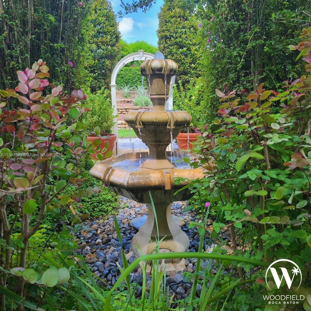 MAYFAIR AT WOODFIELD COUN - Residential