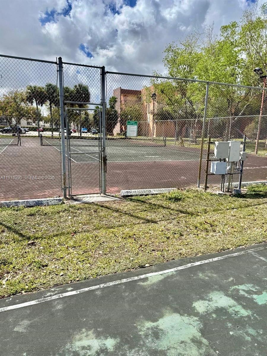 VERSAILLES GARDENS II - Residential