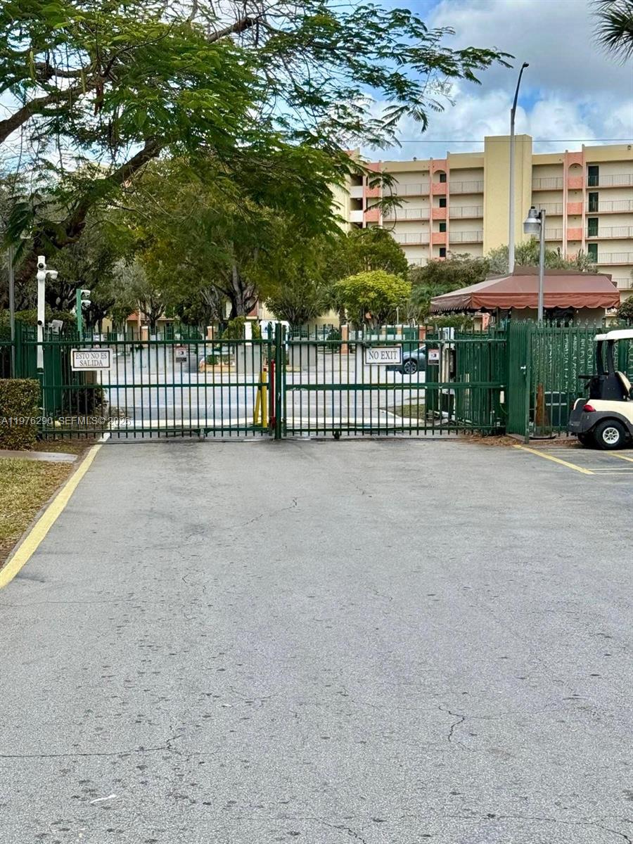 VERSAILLES GARDENS II - Residential