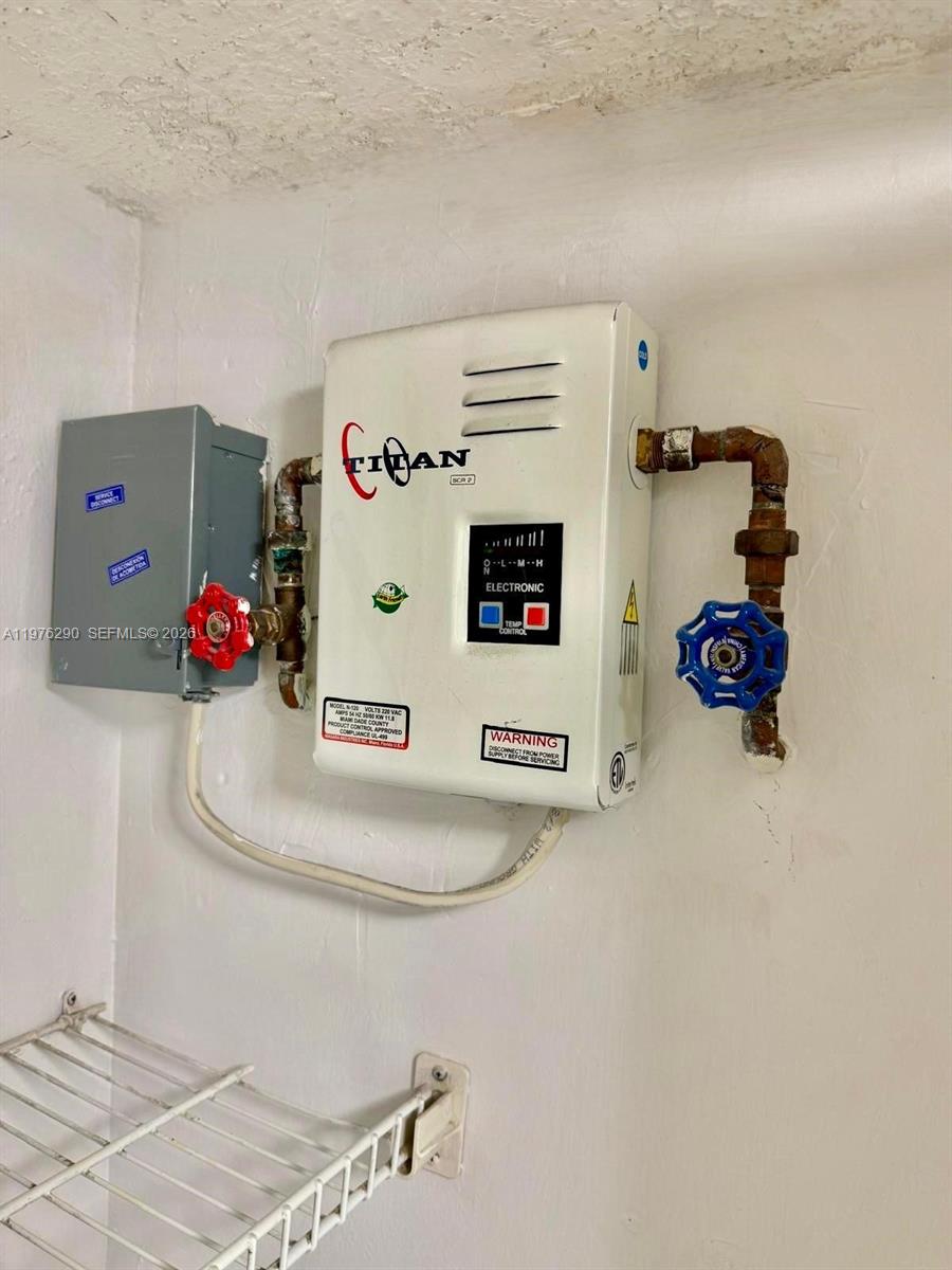 VERSAILLES GARDENS II - Residential