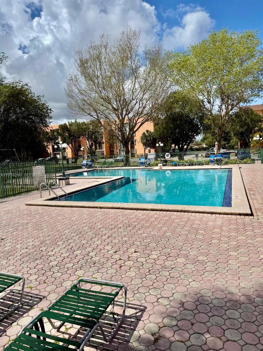 VERSAILLES GARDENS II - Residential