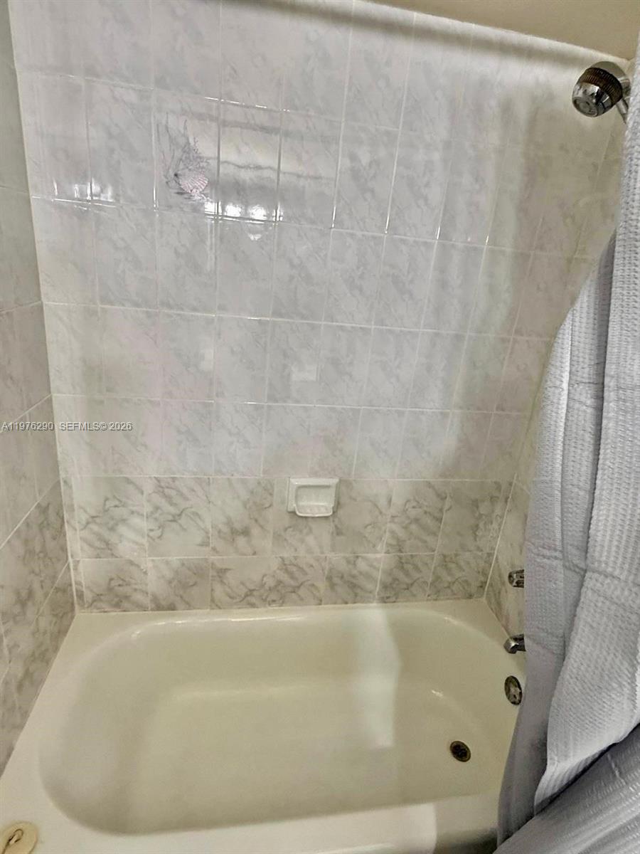 VERSAILLES GARDENS II - Residential