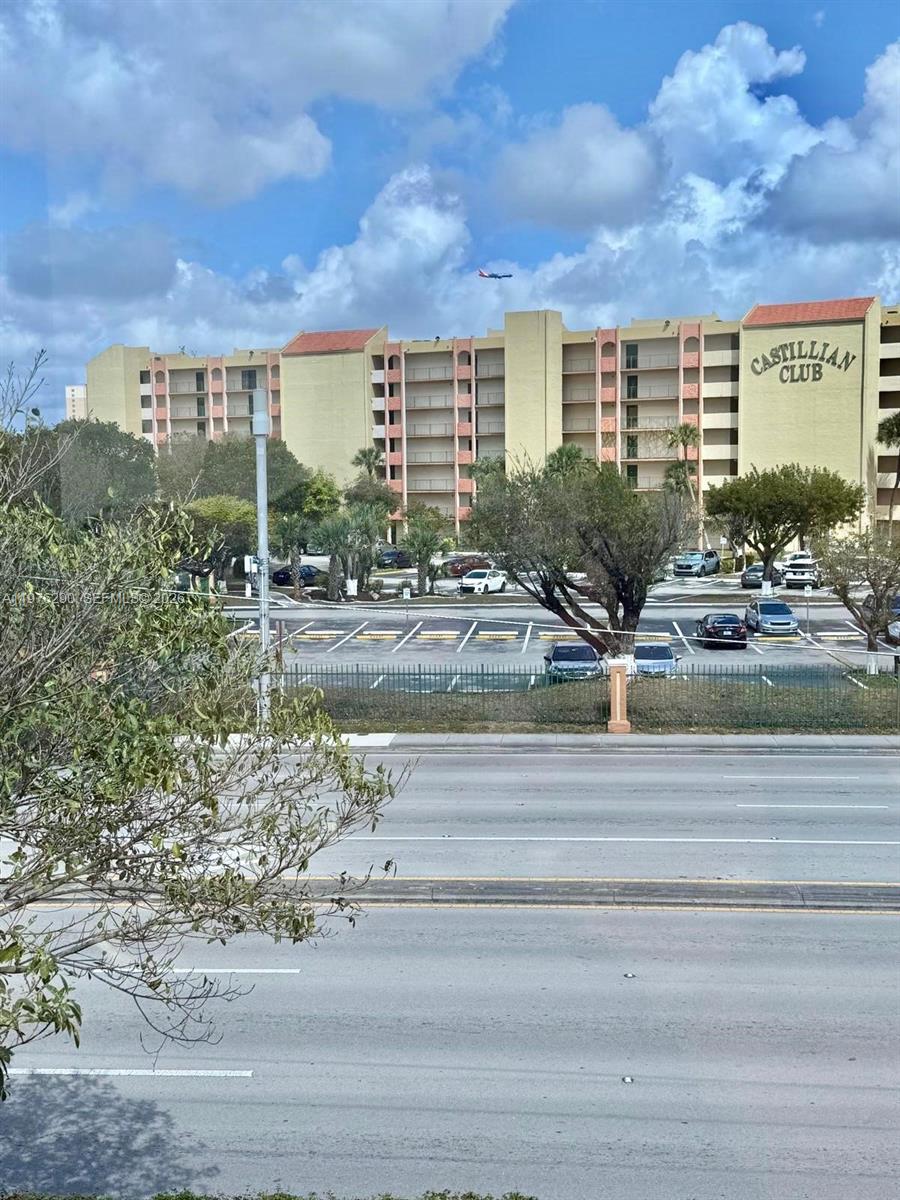 VERSAILLES GARDENS II - Residential