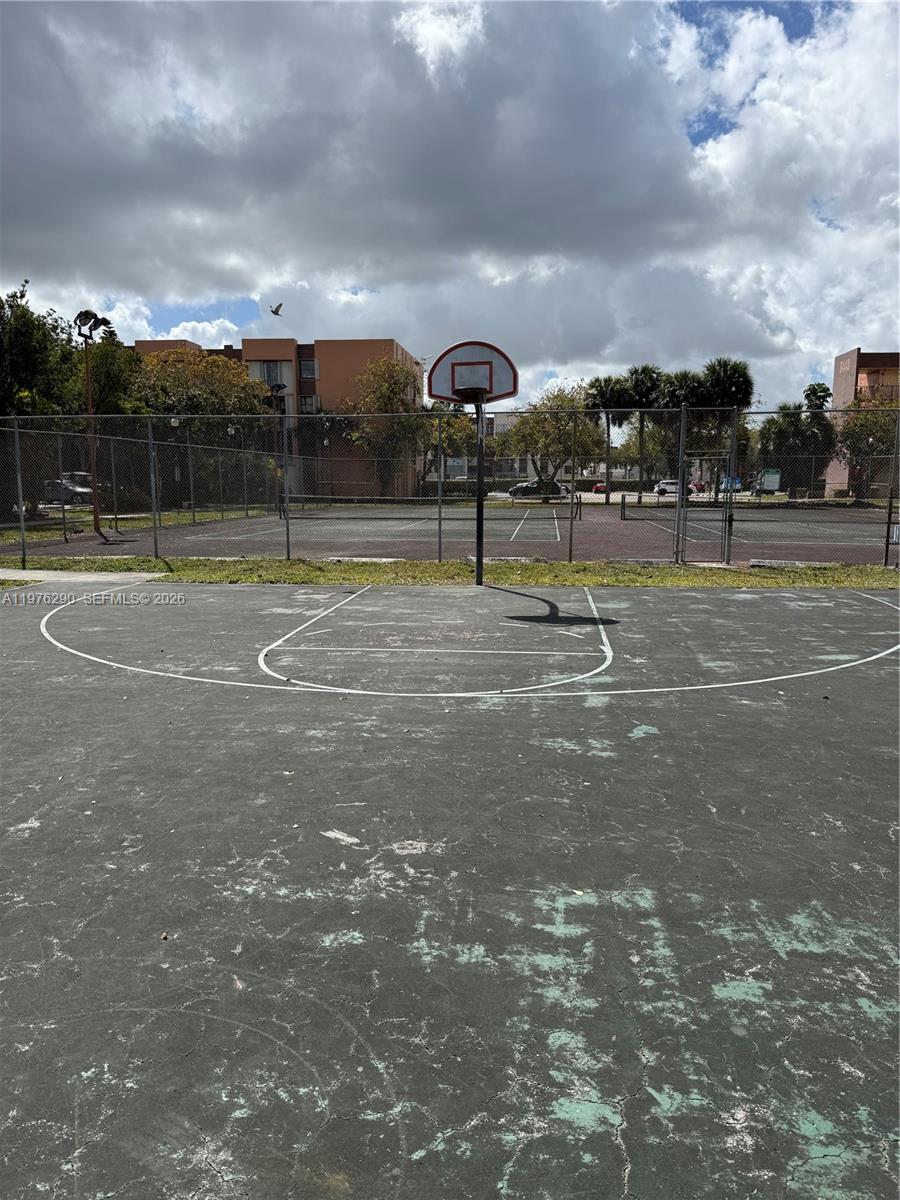 VERSAILLES GARDENS II - Residential