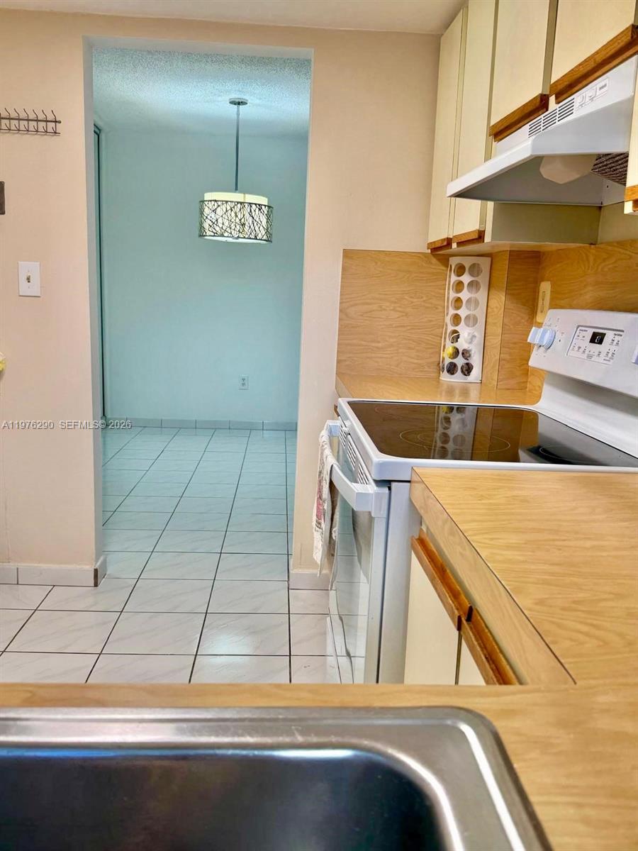 VERSAILLES GARDENS II - Residential