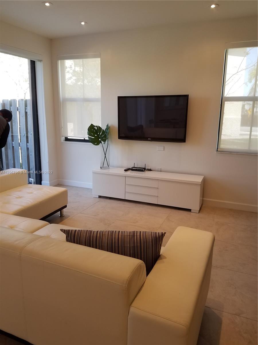 DORAL CAY - Residential Lease