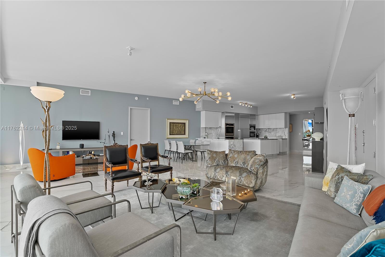 PRIVE CONDO - Residential