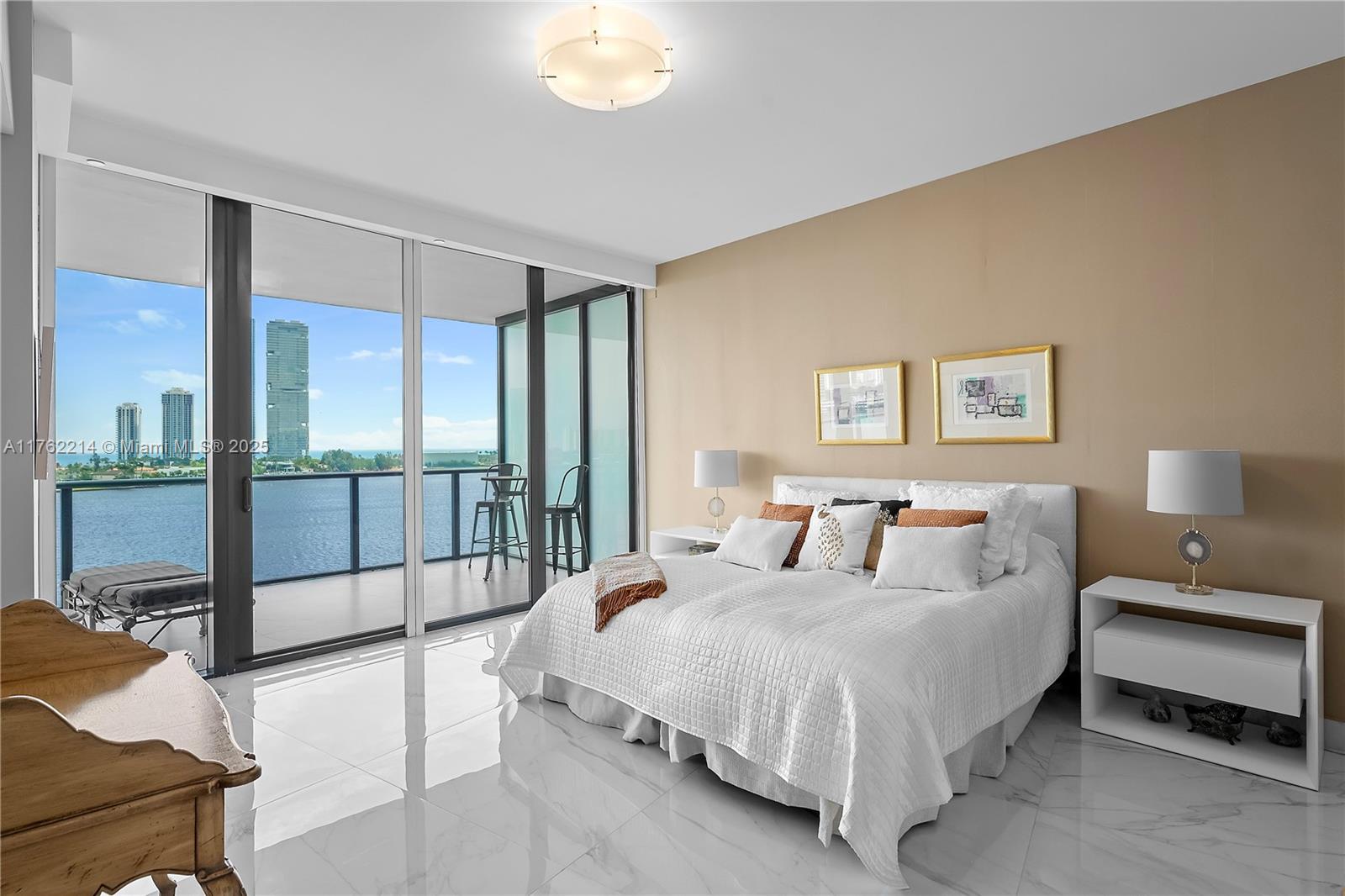 PRIVE CONDO - Residential