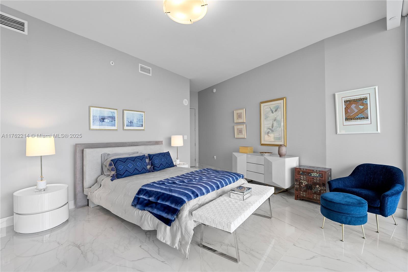 PRIVE CONDO - Residential