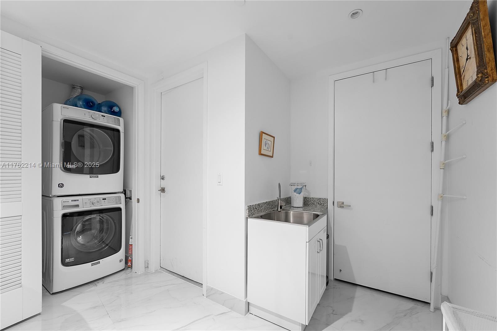 PRIVE CONDO - Residential