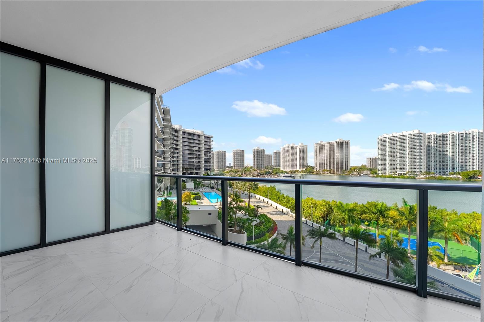 PRIVE CONDO - Residential