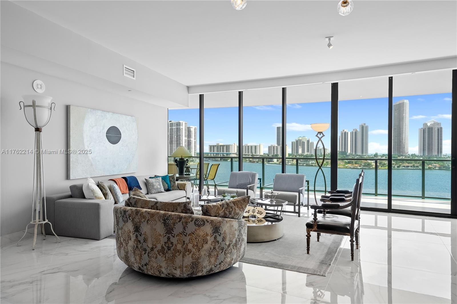 PRIVE CONDO - Residential