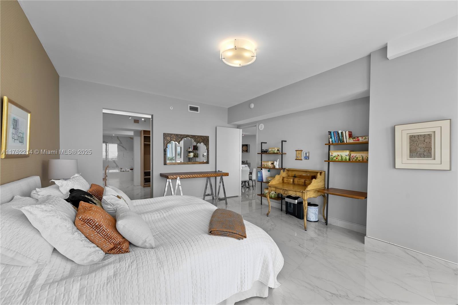 PRIVE CONDO - Residential