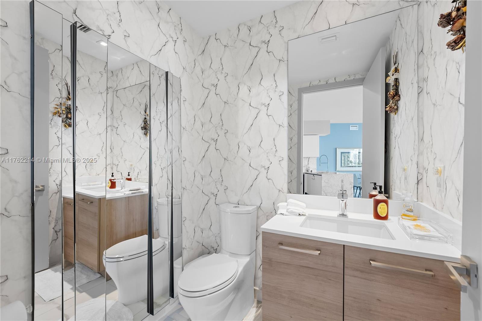 PRIVE CONDO - Residential