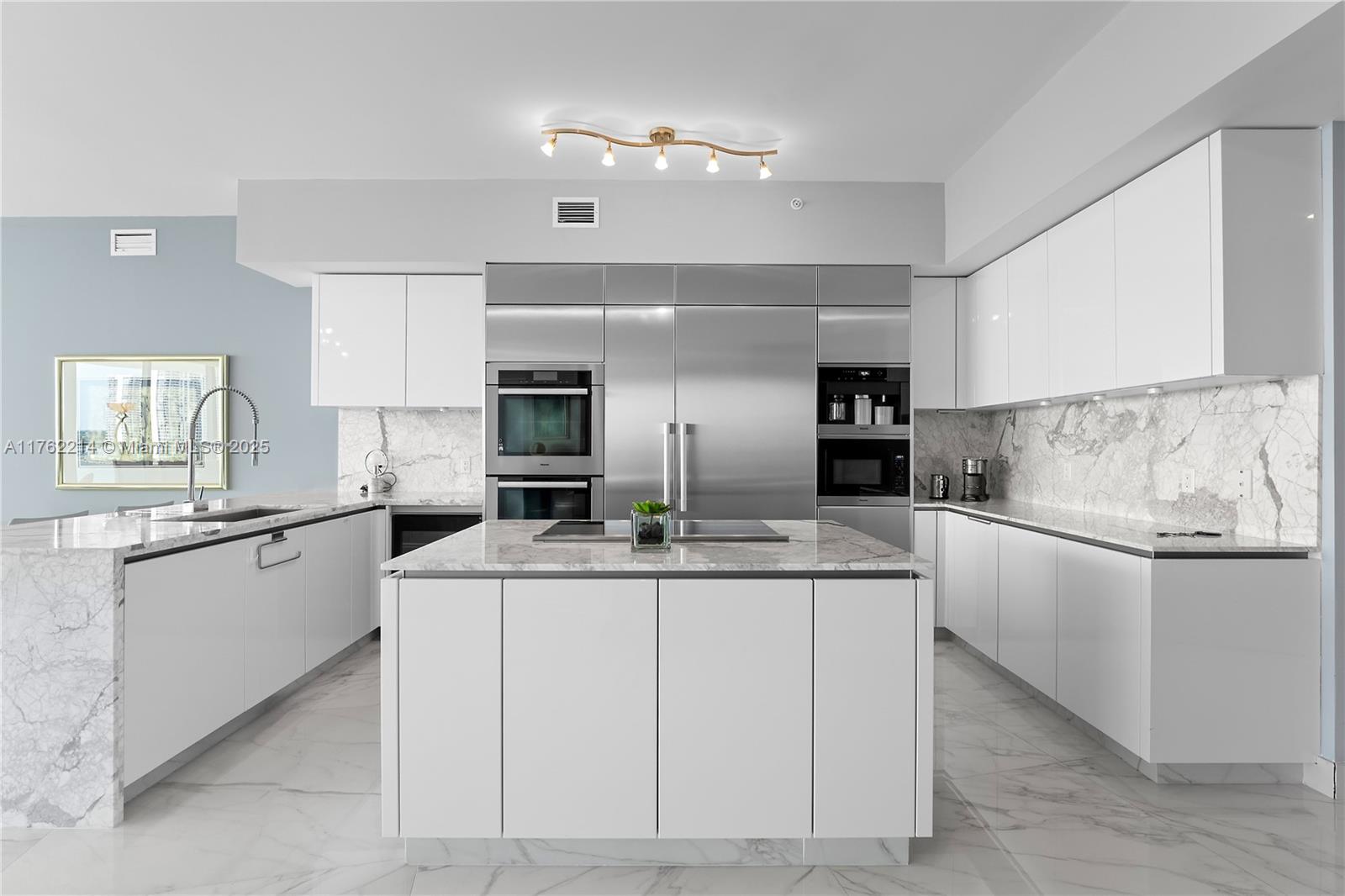 PRIVE CONDO - Residential