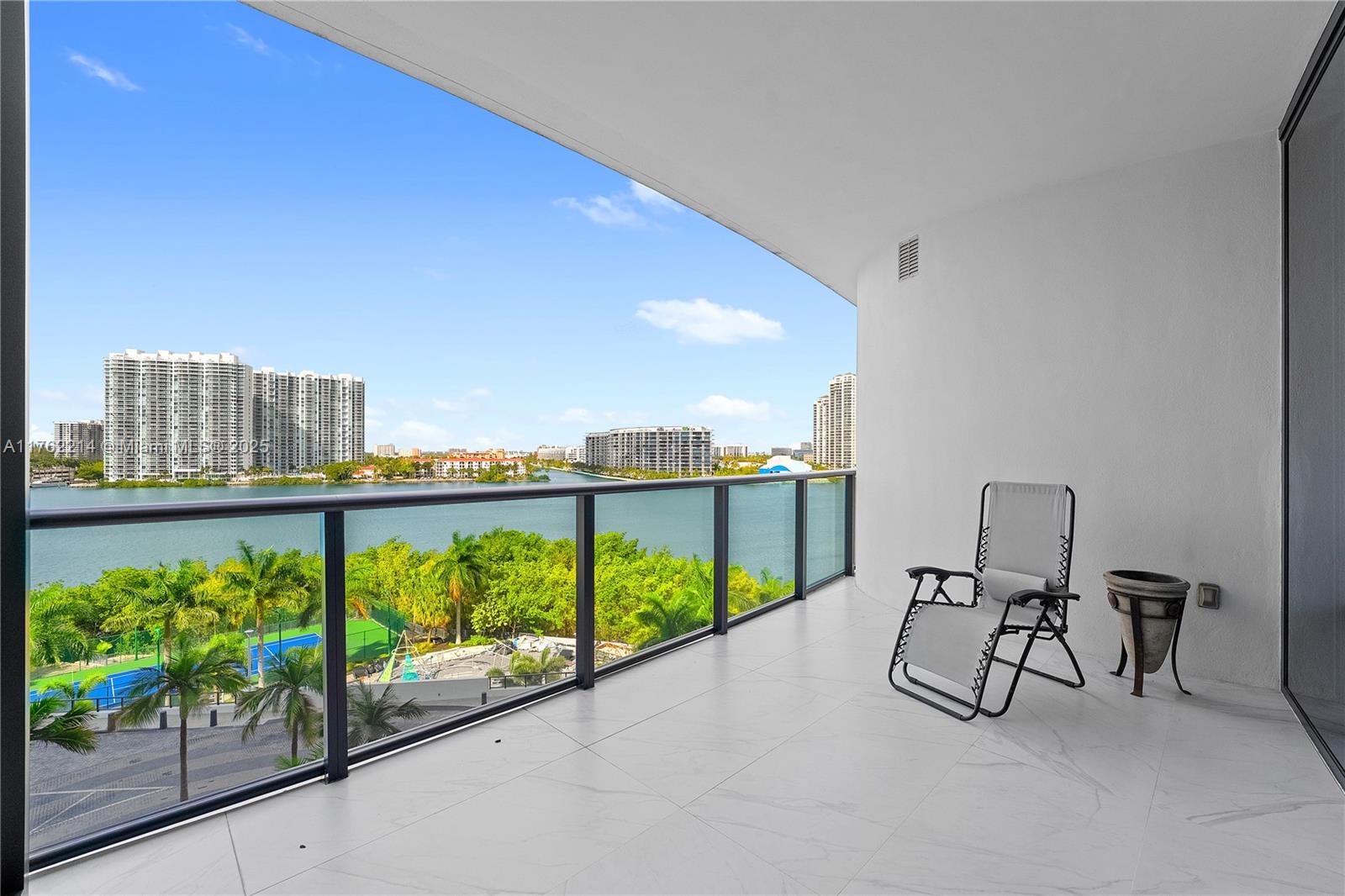 PRIVE CONDO - Residential