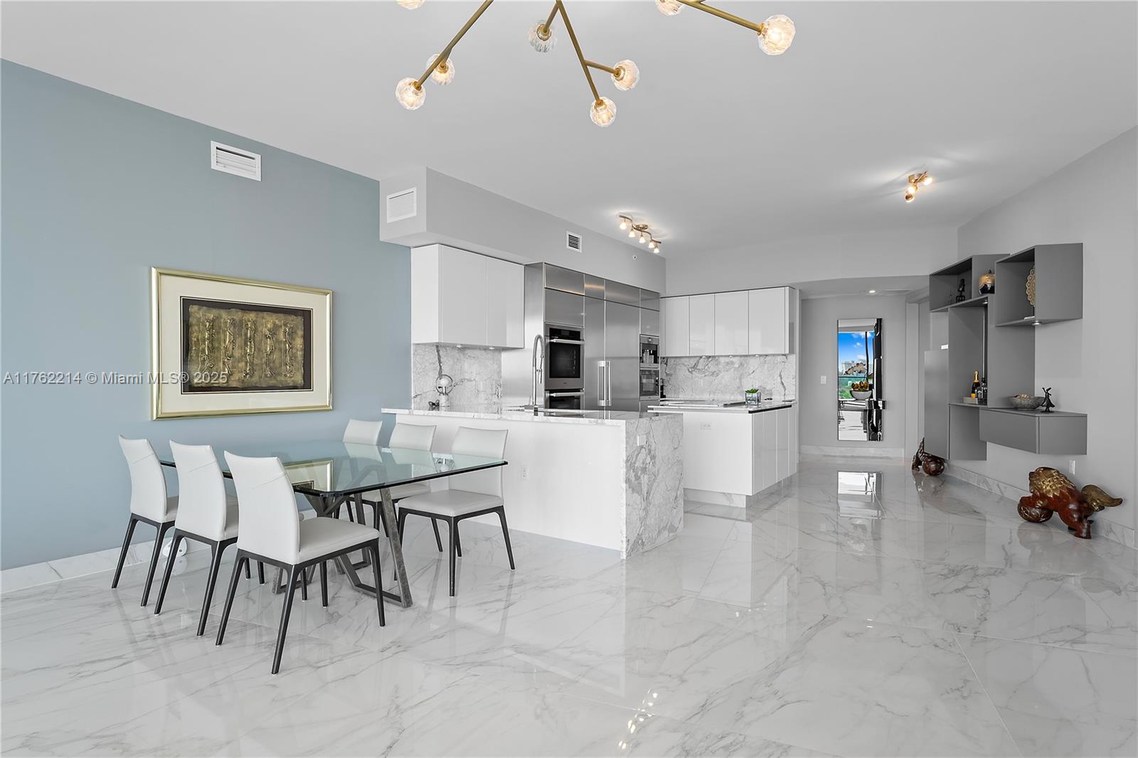 PRIVE CONDO - Residential