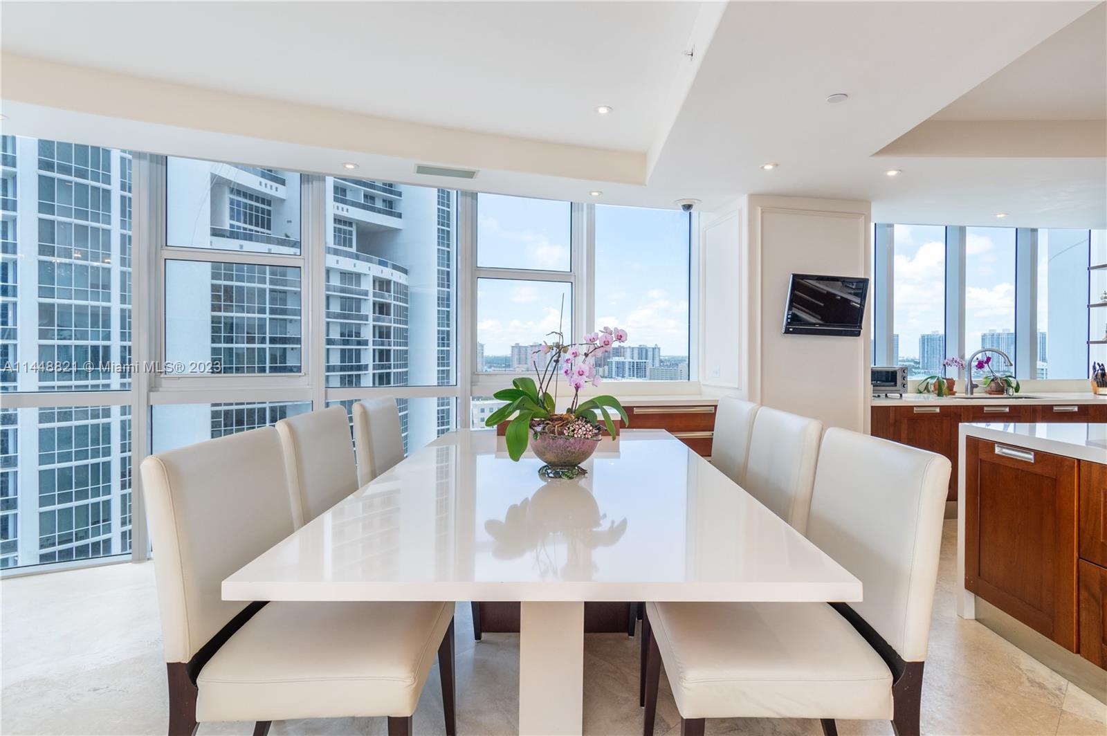 TRUMP ROYALE CONDO - Residential