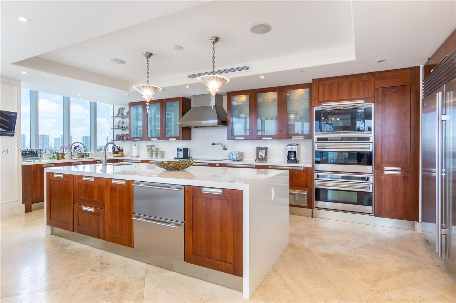 TRUMP ROYALE CONDO - Residential