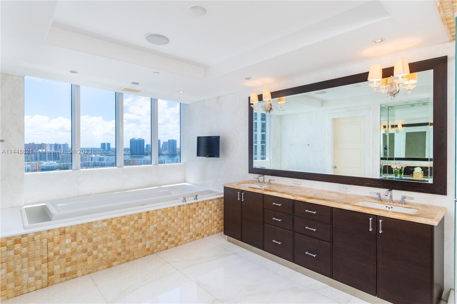 TRUMP ROYALE CONDO - Residential