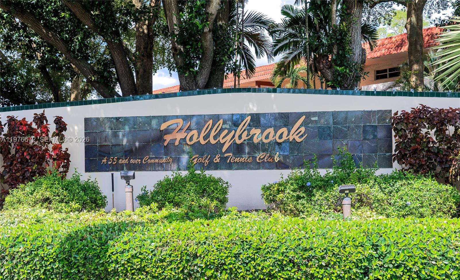 HOLLYBROOK GOLF AND - Residential
