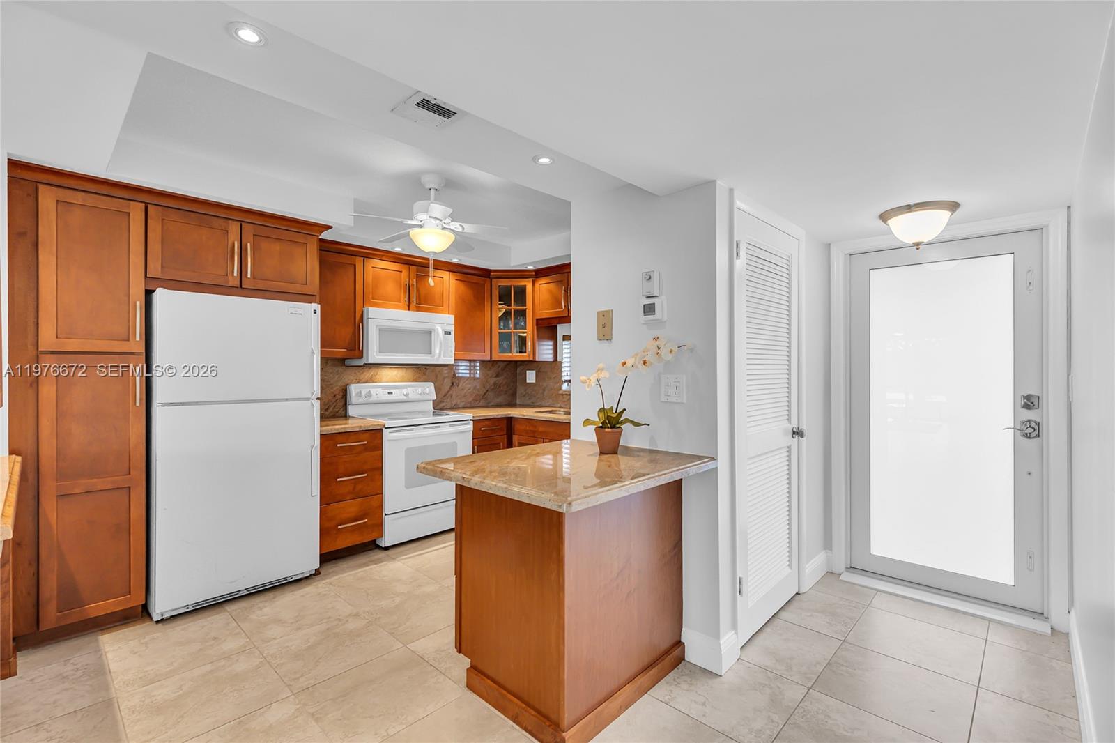 HOLLYBROOK GOLF AND - Residential