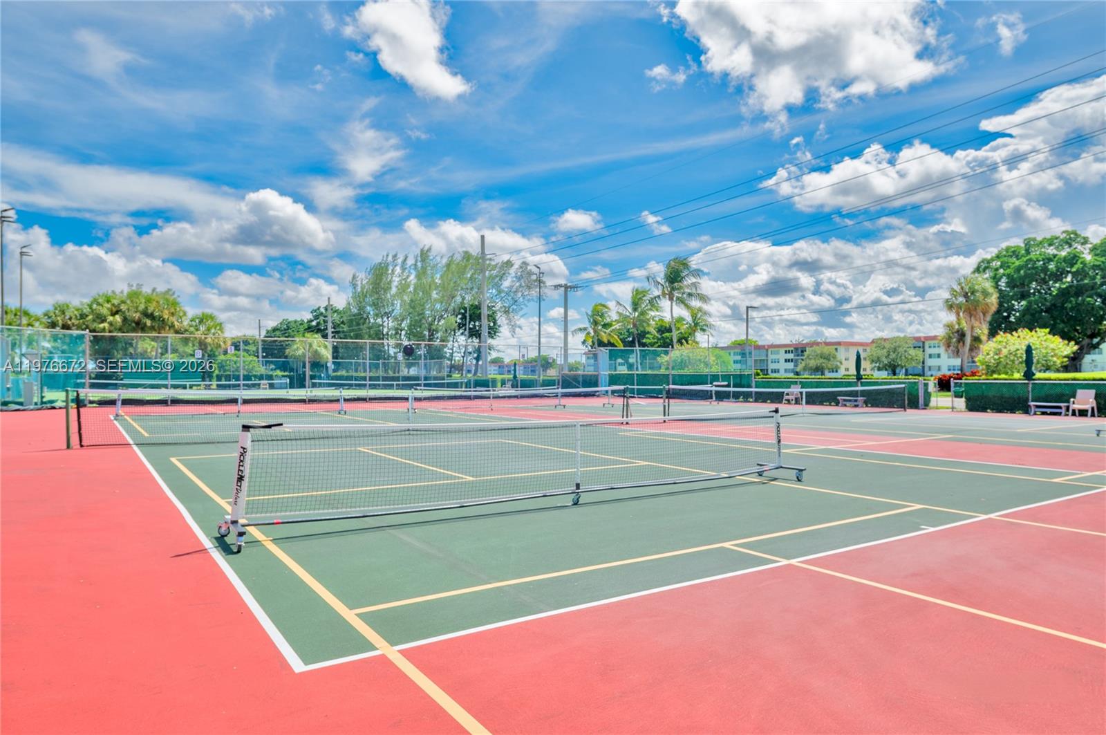 HOLLYBROOK GOLF AND - Residential