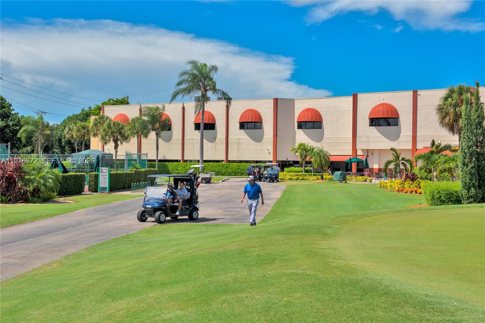 HOLLYBROOK GOLF AND - Residential