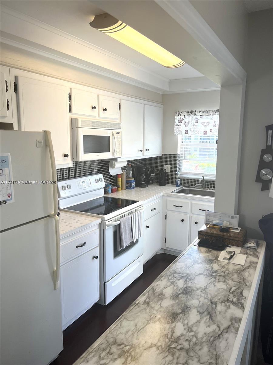 BEVERLY HILLS CONDO NUMBE - Residential