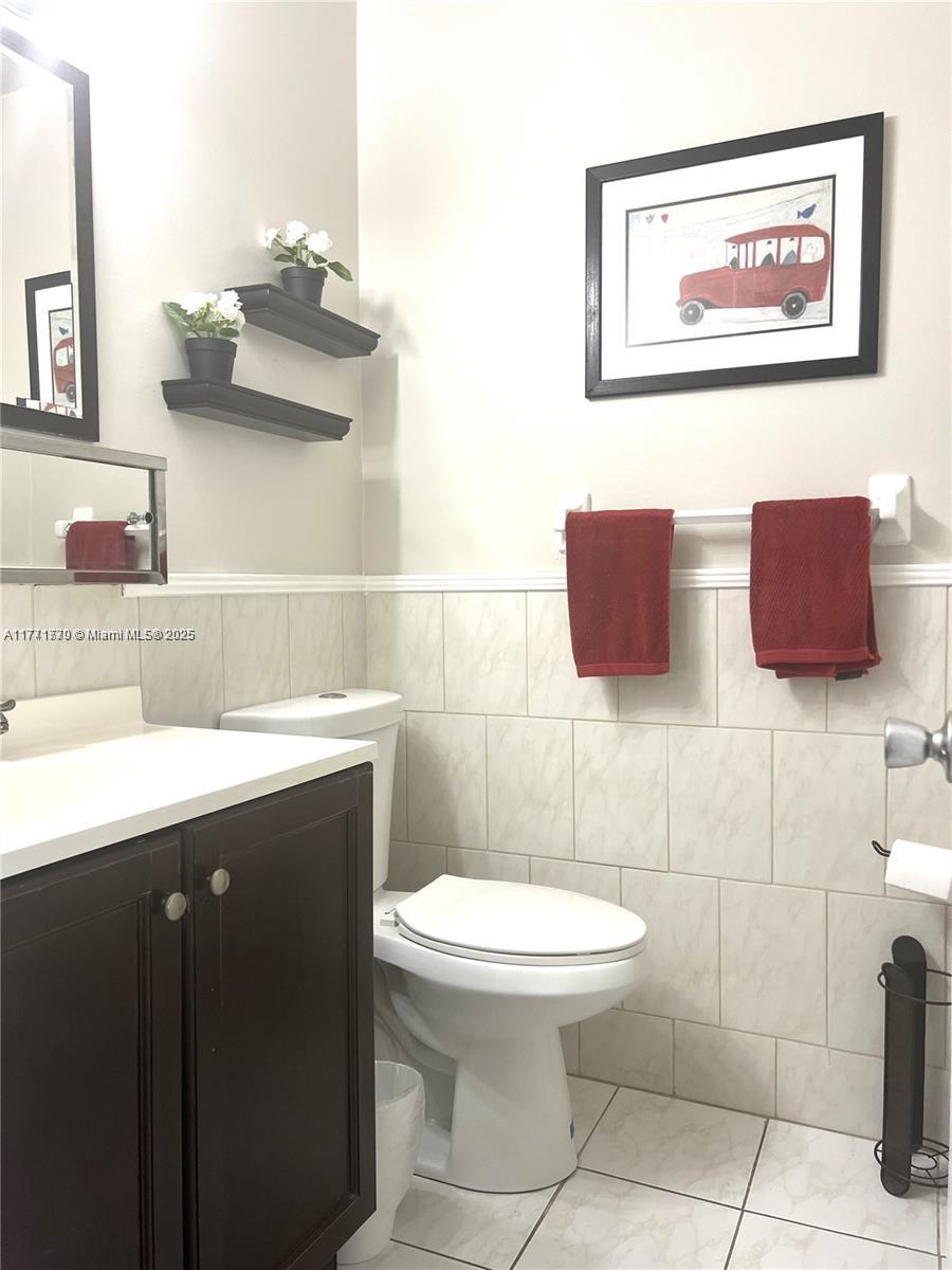 BEVERLY HILLS CONDO NUMBE - Residential