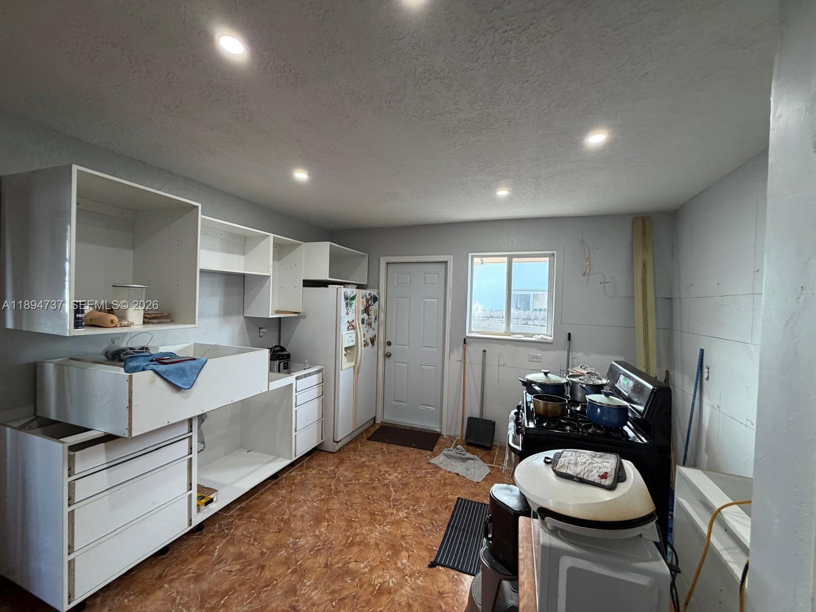 HILLCREST AT L W - Residential