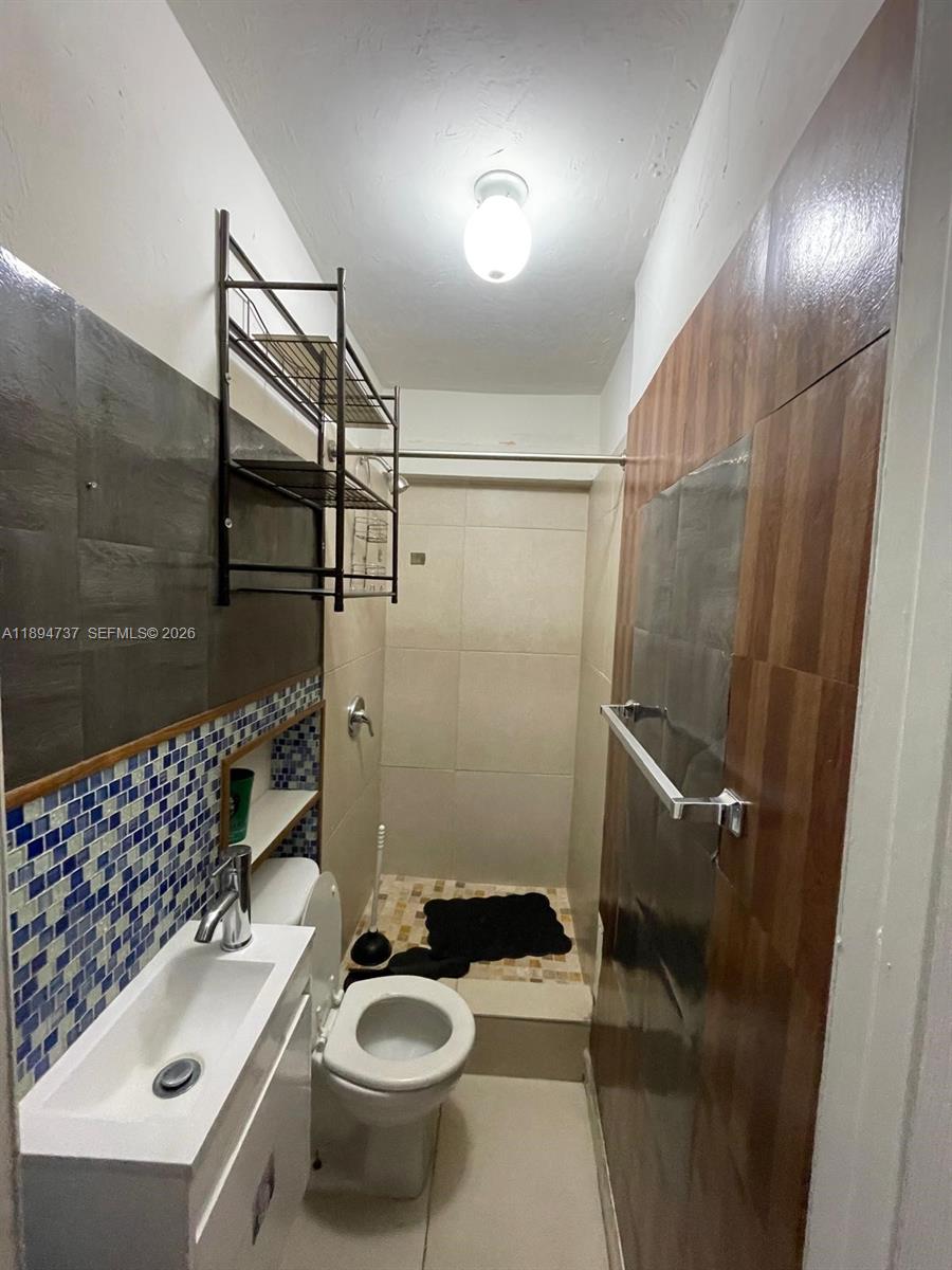 HILLCREST AT L W - Residential