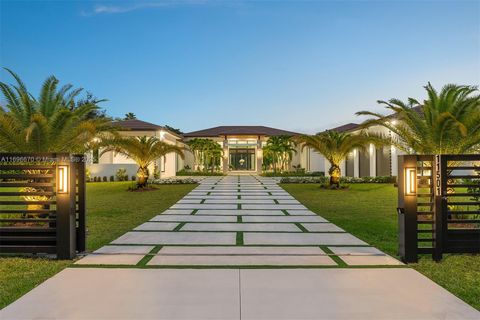 A home in Pinecrest