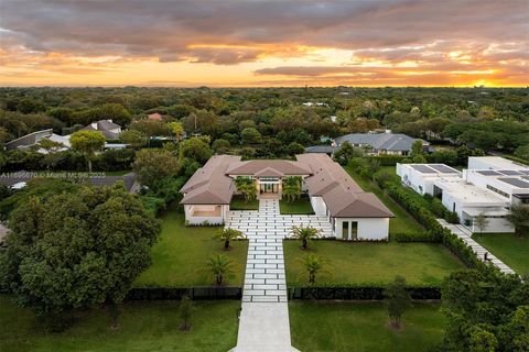 A home in Pinecrest