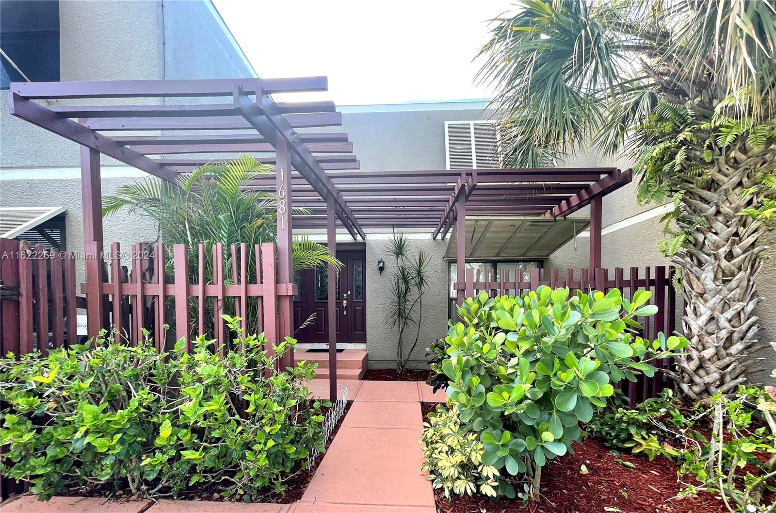 View Pembroke Pines, FL 33026 townhome