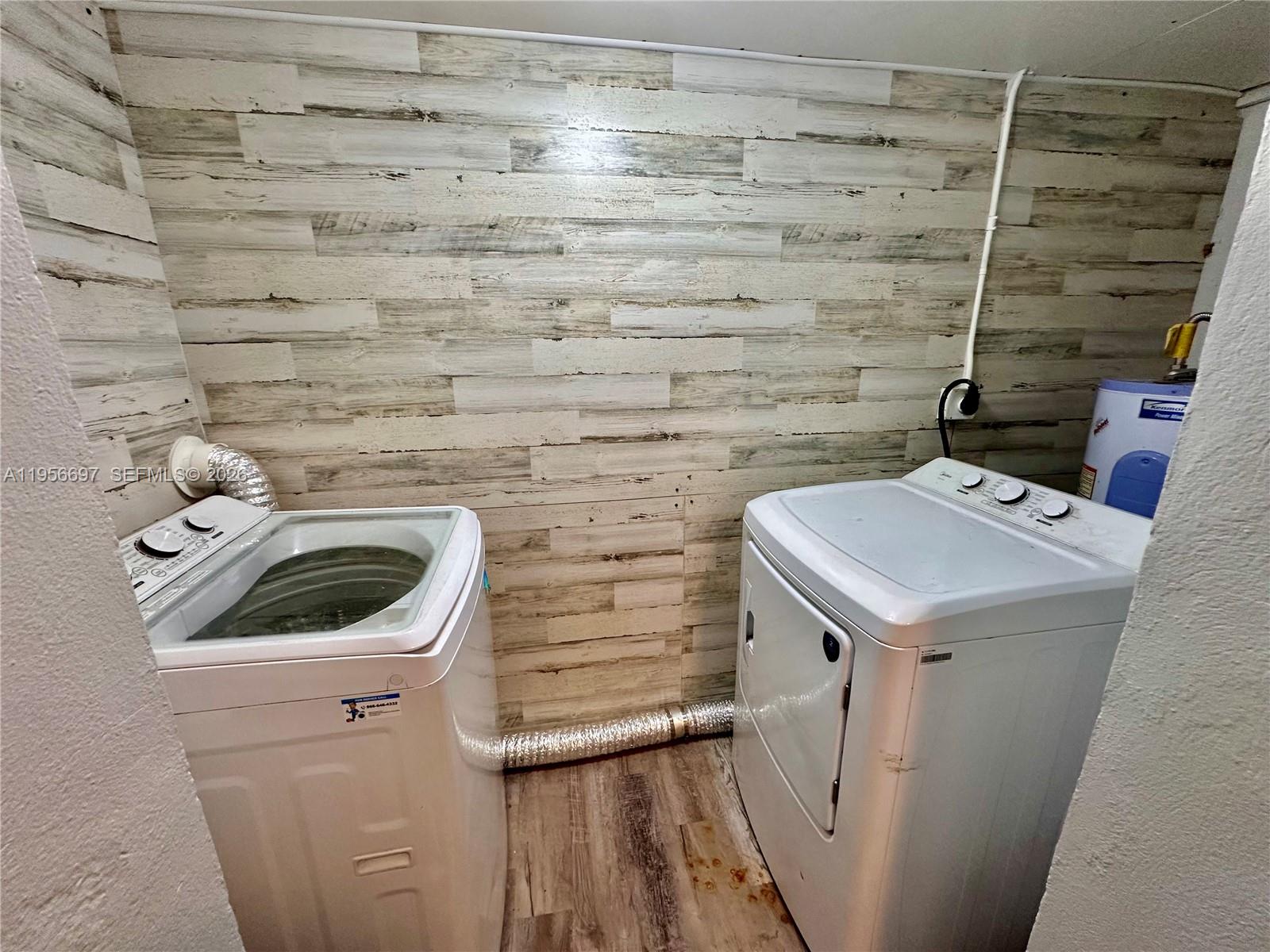 LAUDERDALE MANORS ADD - Residential Lease