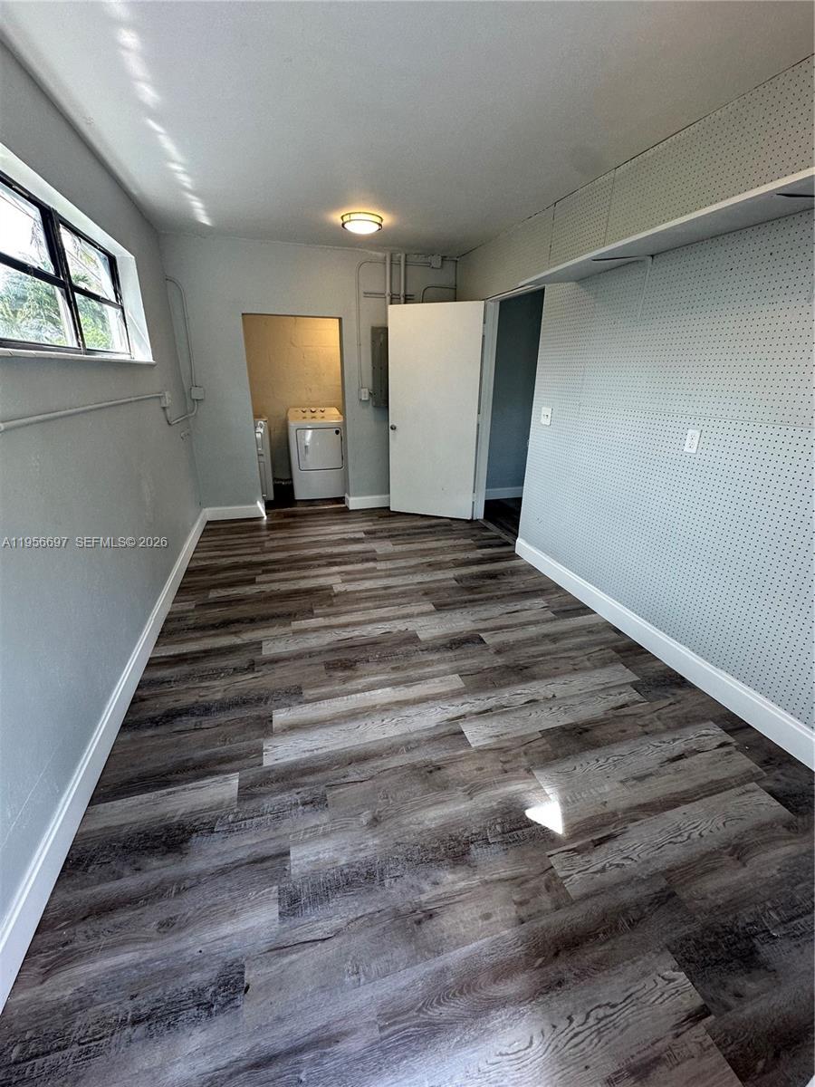 LAUDERDALE MANORS ADD - Residential Lease