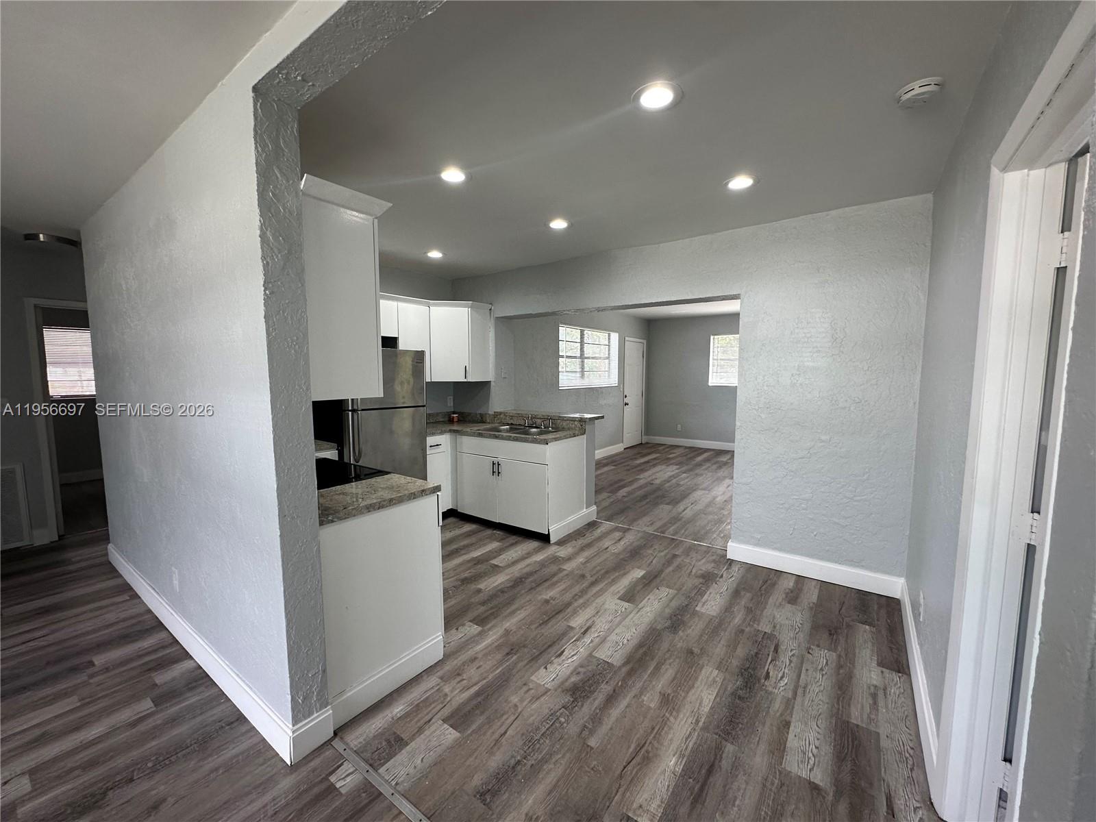 LAUDERDALE MANORS ADD - Residential Lease