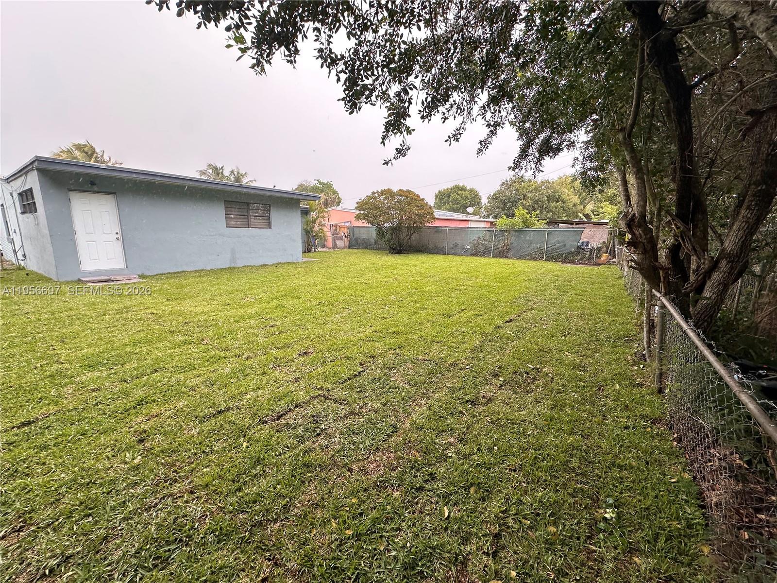 LAUDERDALE MANORS ADD - Residential Lease