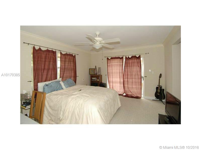 GROVE WALK TOWNHOMES COND - Residential Lease