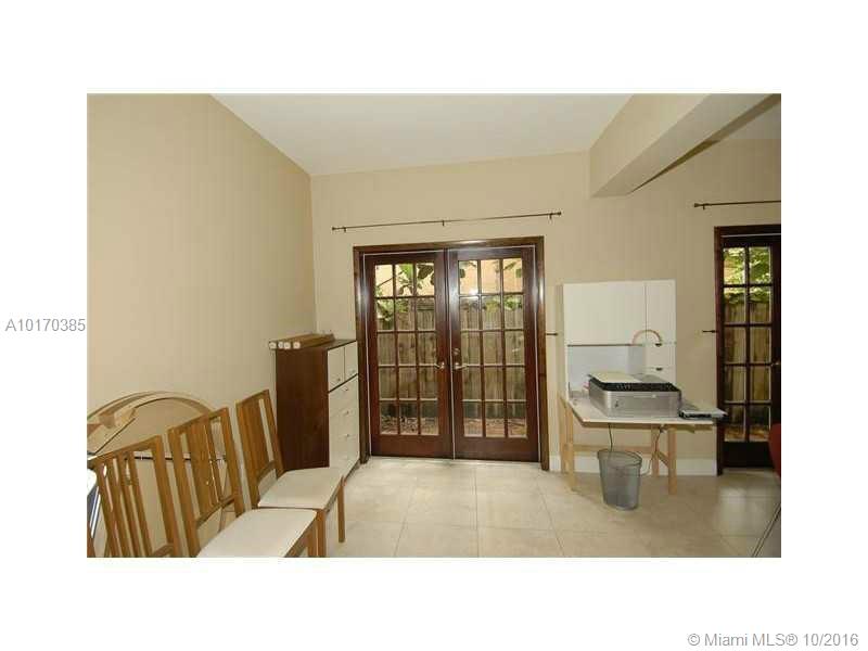 GROVE WALK TOWNHOMES COND - Residential Lease