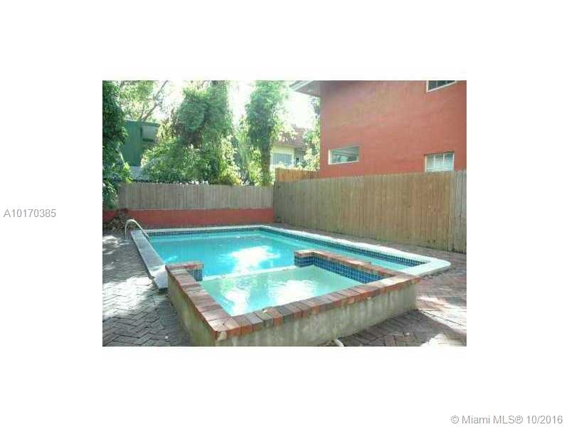 GROVE WALK TOWNHOMES COND - Residential Lease