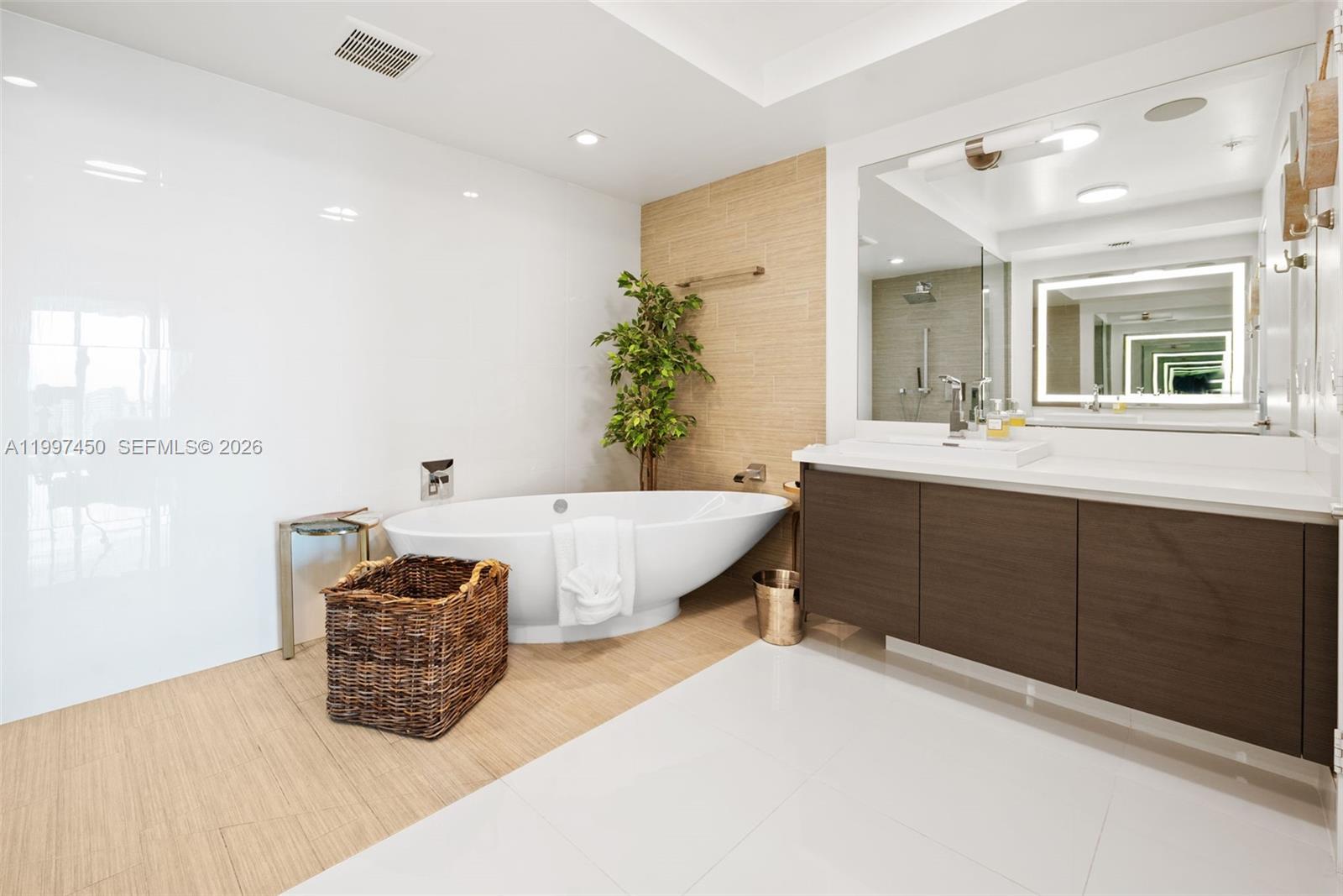 PARQUE TOWERS CONDO - Residential