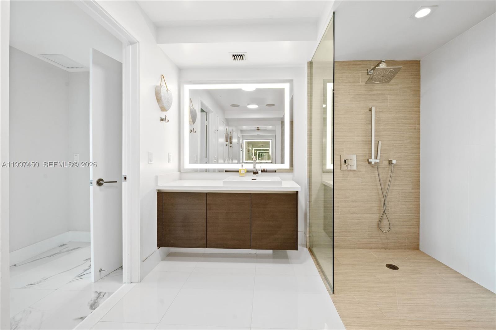 PARQUE TOWERS CONDO - Residential