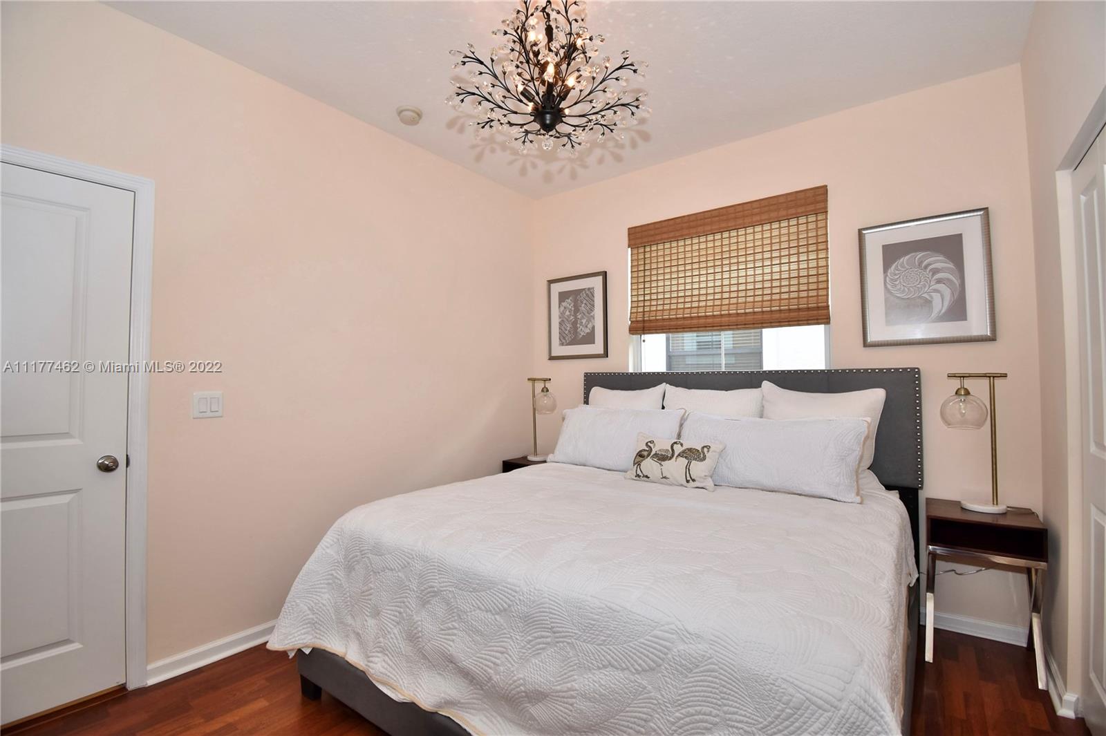 SAWGRASS LAKES - Residential