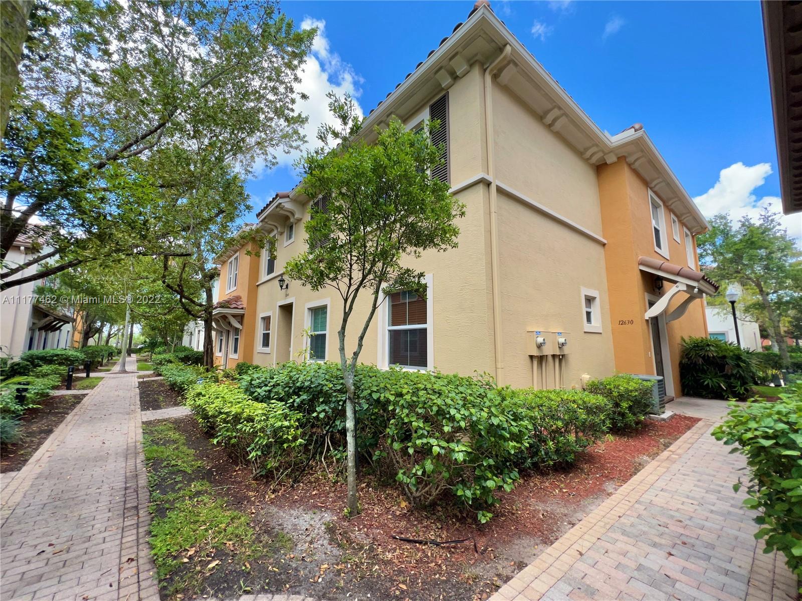 SAWGRASS LAKES - Residential