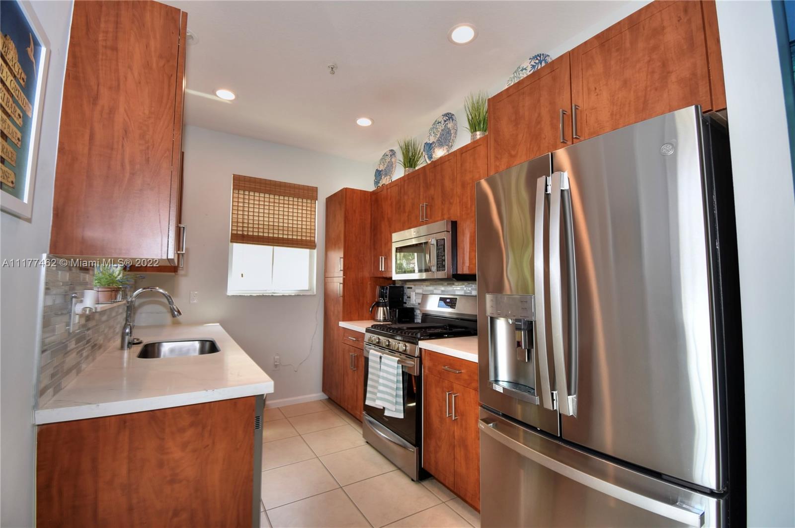 SAWGRASS LAKES - Residential