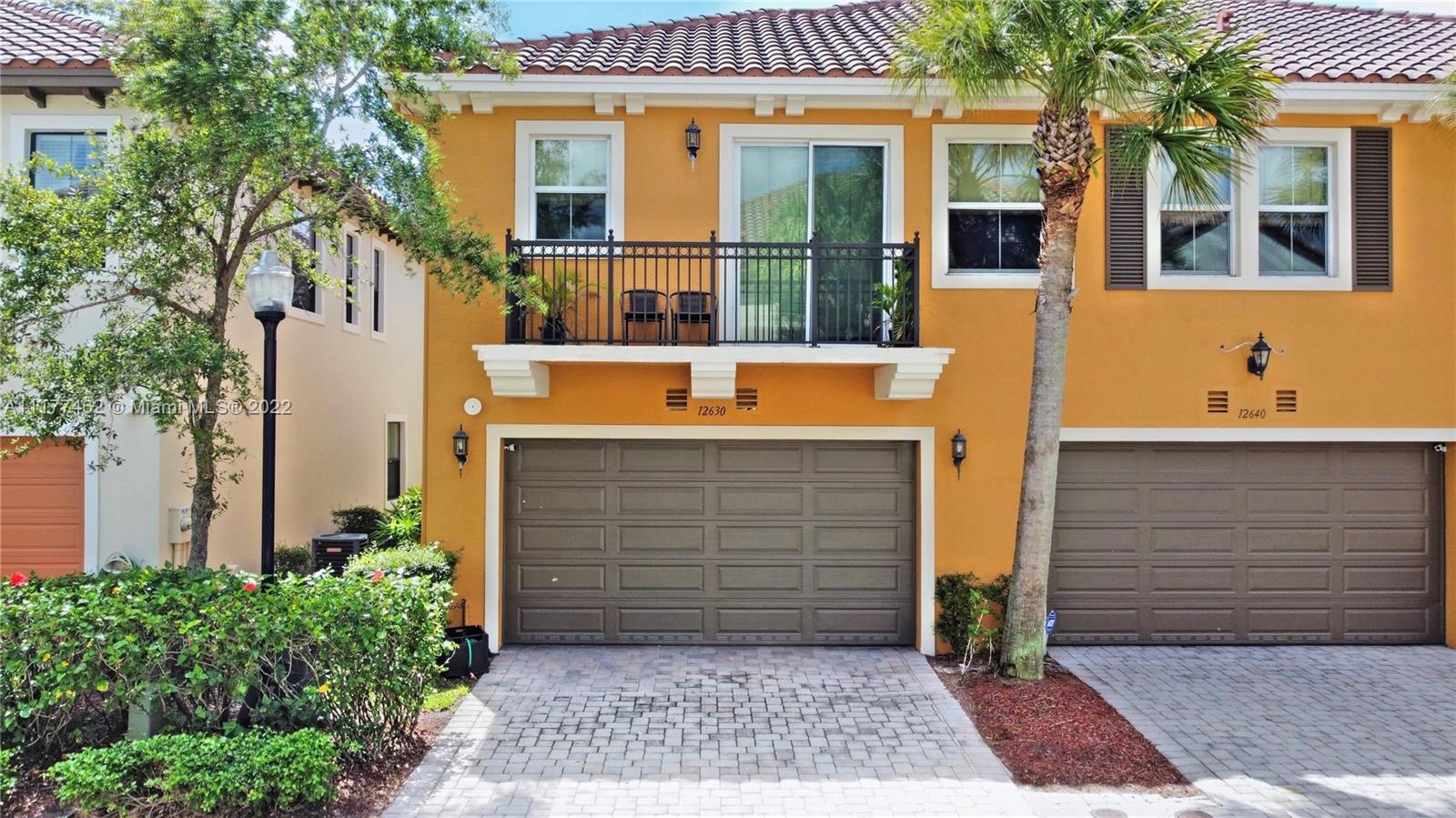 SAWGRASS LAKES - Residential