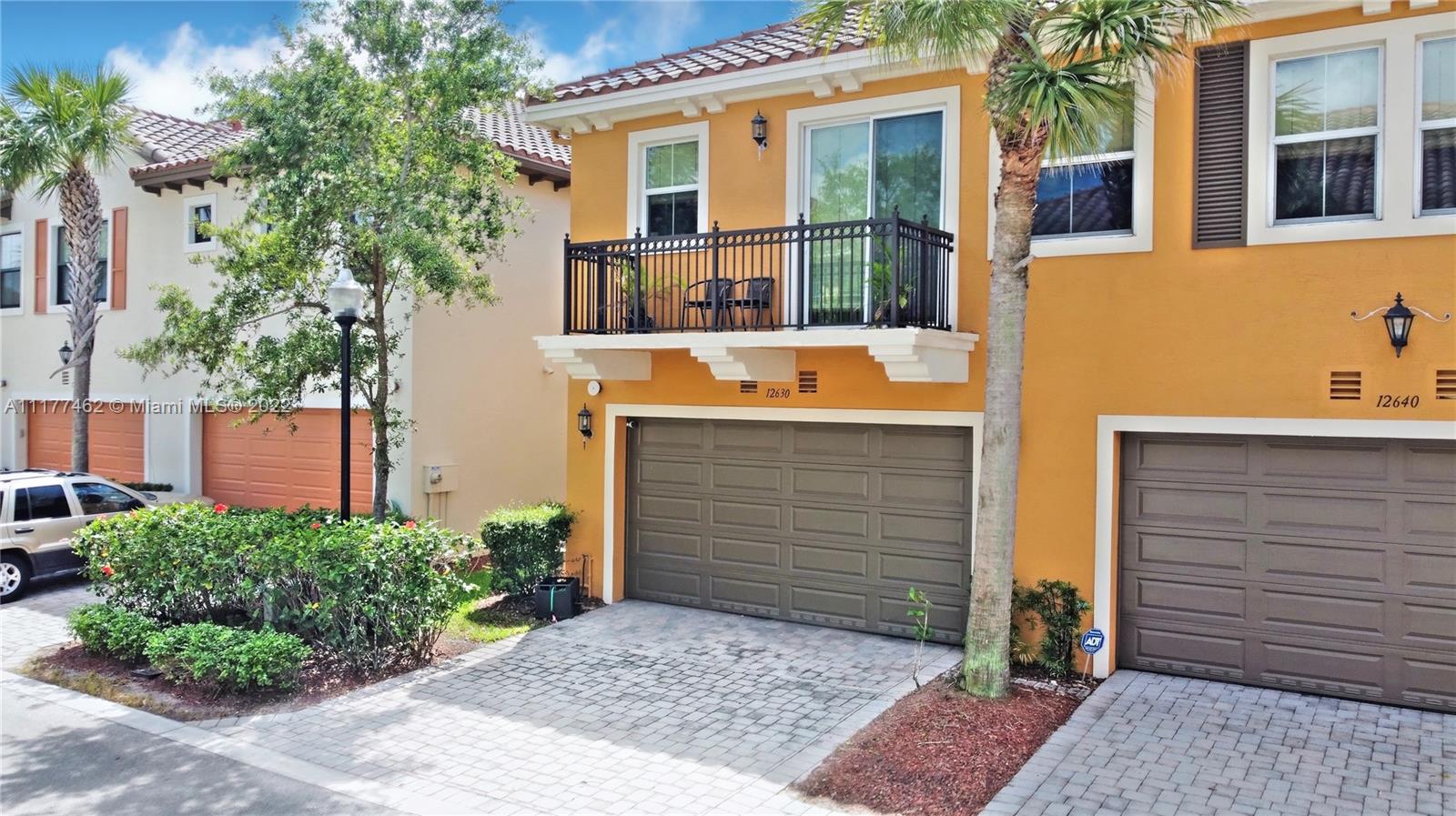 SAWGRASS LAKES - Residential